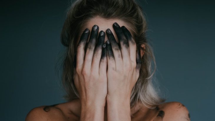 OL向け簡単セルフジェルネイルで手元美人に！