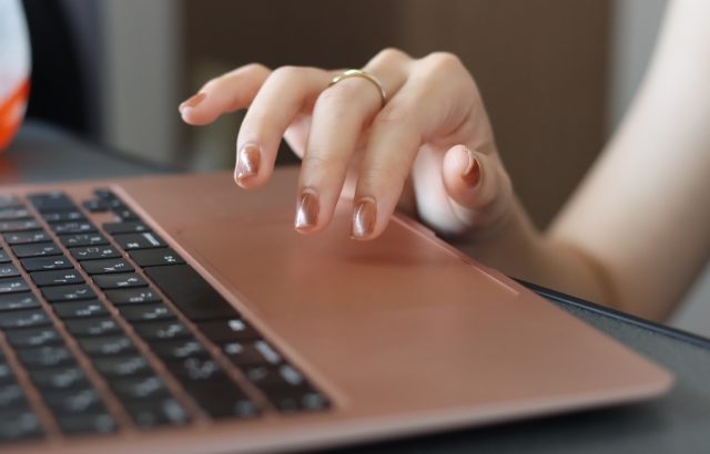 【子育てしながらでもOK！初心者が動画編集で稼ぐ方法を徹底解説！】