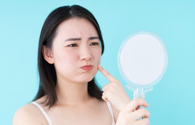 フェイスバンドなしで叶える！小顔術｜最新脂肪吸引でバレずにこっそり変わる方法とは？