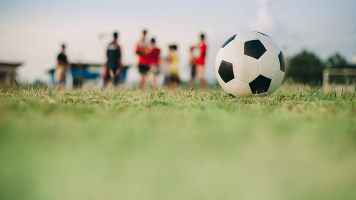 【社会人サッカー再開組へ】30代からでも後悔しないためのサッカーとの付き合い方― スポーツショップを上手に使う人ほど長く続いている ―