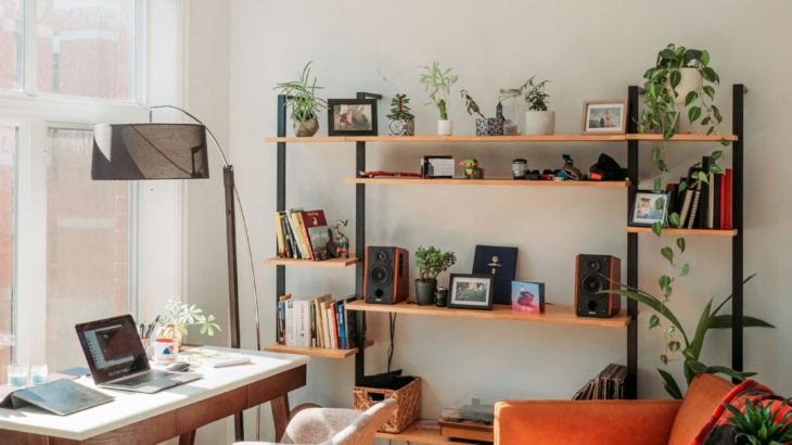 在宅勤務も食事も快適に。女性におすすめのおしゃれな椅子3選【リモートワークにも】